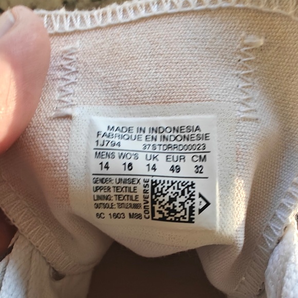 Converse - Picture 1 of 4